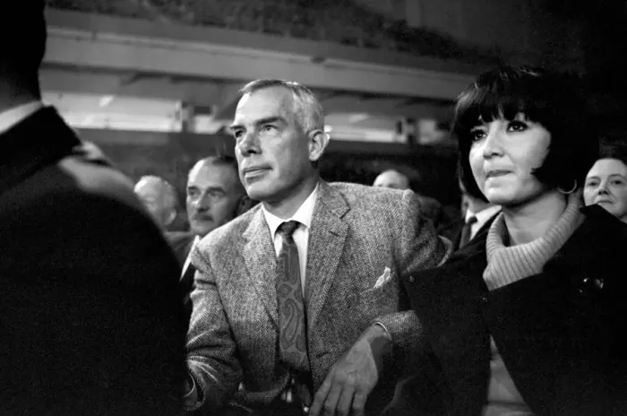 Framed Print : Brian London v. Cassius Clay: Actor Lee Marvin at the ringside waching the Clay - London Framed Print : Brian London v. Cassius Clay: Actor Lee Marvin at the ringside waching the Clay - London
