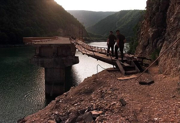 Bridge near Mrkonjic grad blown up by Nato - being reparied by British Troops