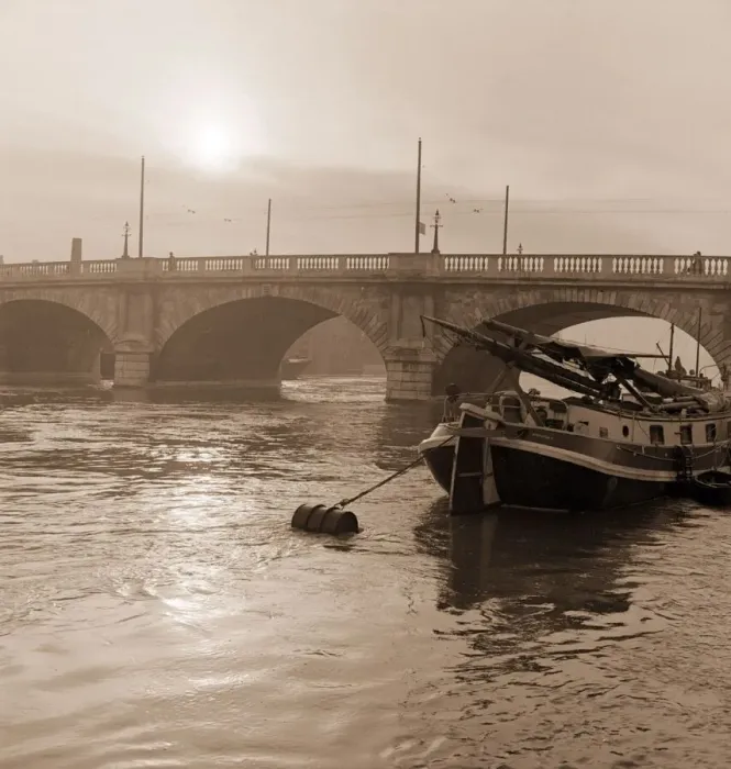 Framed Print : The bridge over the River Thames at Kingston upon Thames as the sun breaks through Framed Print : The bridge over the River Thames at Kingston upon Thames as the sun breaks through
