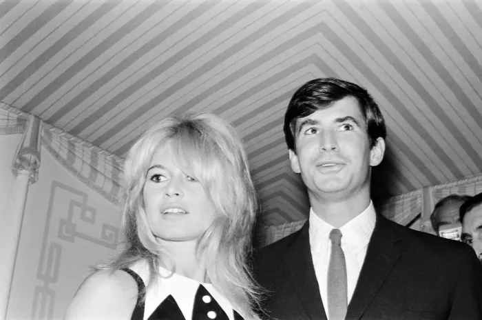 Framed Print : Brigitte Bardot (30) & Antony Perkins (31) pictured during photocall press conference Framed Print : Brigitte Bardot (30) & Antony Perkins (31) pictured during photocall press conference