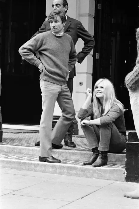 Framed Print : Brigitte Bardot, French actress, filming outside the Windsor Hotel, Lancaster Gate Framed Print : Brigitte Bardot, French actress, filming outside the Windsor Hotel, Lancaster Gate
