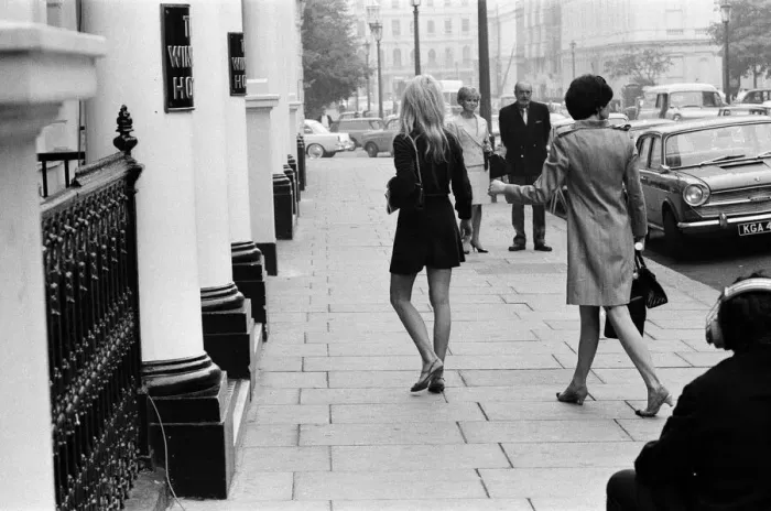 Framed Print : Brigitte Bardot, French actress, filming outside the Windsor Hotel, Lancaster Gate Framed Print : Brigitte Bardot, French actress, filming outside the Windsor Hotel, Lancaster Gate
