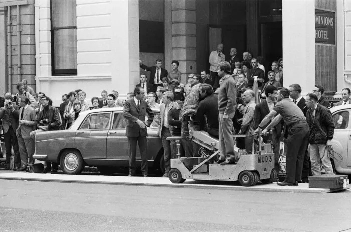 Framed Print : Brigitte Bardot, French actress, filming outside the Windsor Hotel, Lancaster Gate