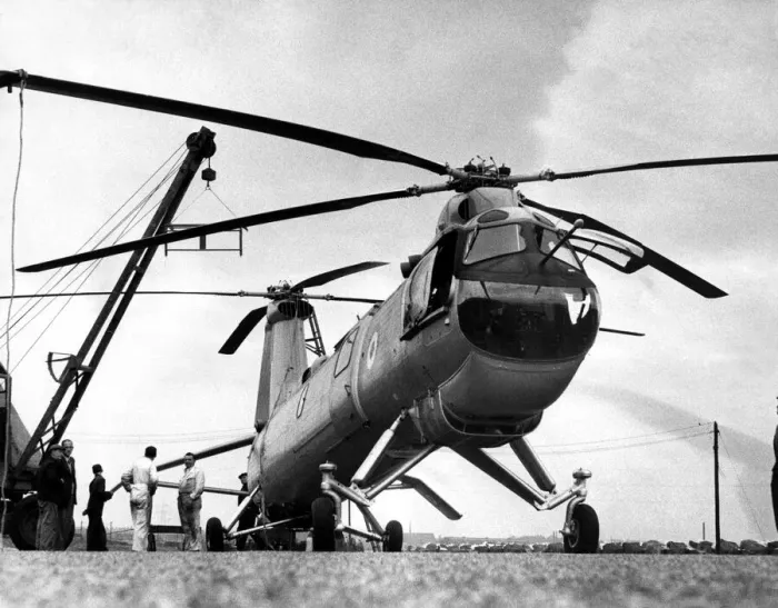 Framed Print : A Bristol 192 Belvedere twin engine RAF helicopter. 13 / 09 / 1962 Framed Print : A Bristol 192 Belvedere twin engine RAF helicopter. 13 / 09 / 1962