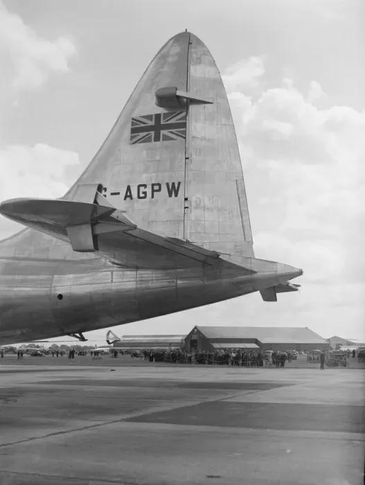 Framed Print : Bristol Brabazon'at London Airport. 1950 024553 / 3 Framed Print : Bristol Brabazon'at London Airport. 1950 024553 / 3