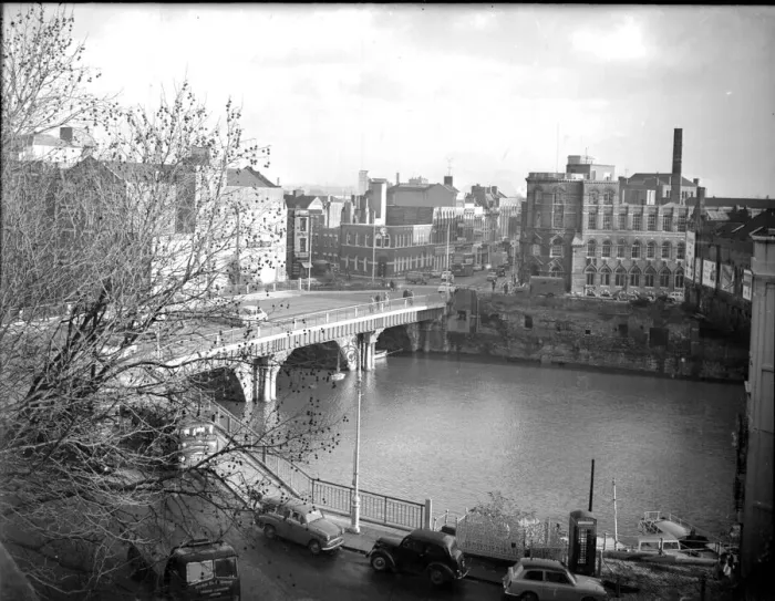 Framed Print : Bristol Bridge Circa 1960