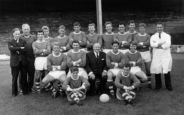 Bristol City F. C. 1950. Full line up of the team. P006011