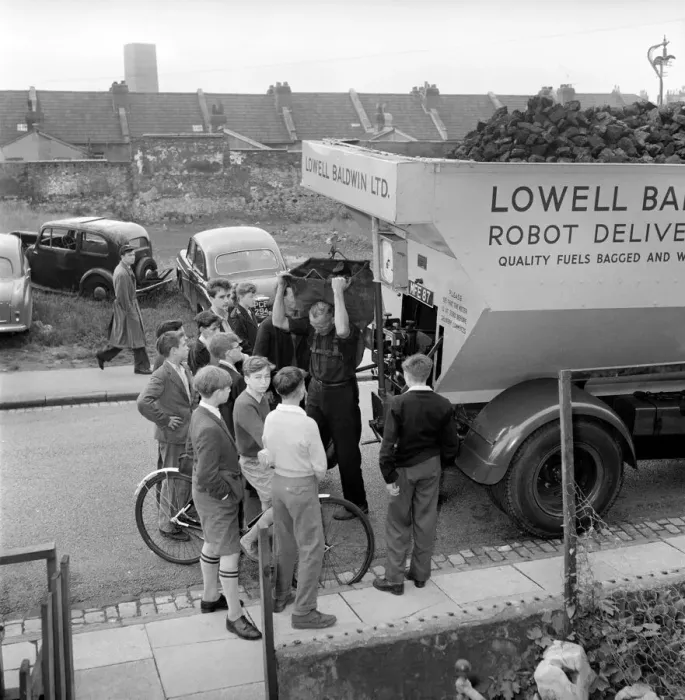 Framed Print : Bristol coal delivery, coal man weighs out delivery. Circa 1957 Framed Print : Bristol coal delivery, coal man weighs out delivery. Circa 1957