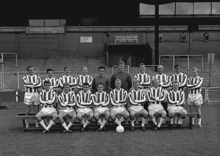 Framed Print : Bristol Rovers football team pose for a team group at their Eastville Stadium home Framed Print : Bristol Rovers football team pose for a team group at their Eastville Stadium home
