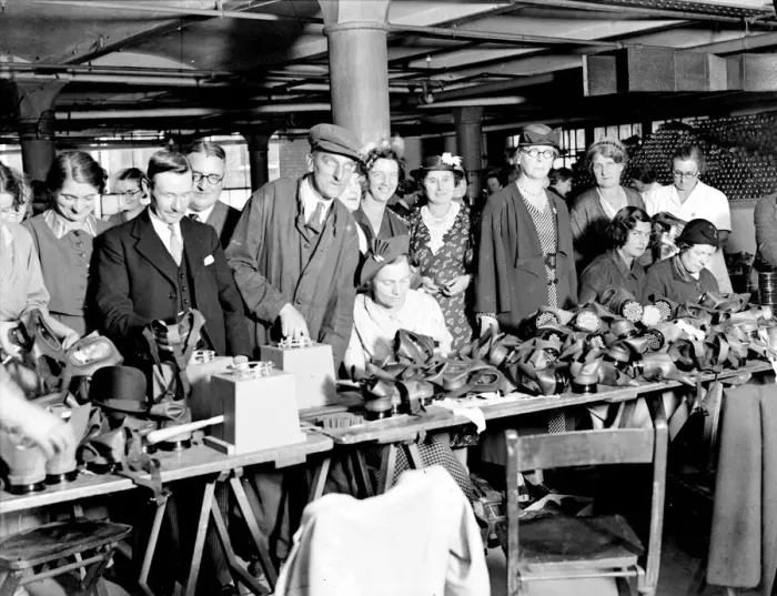 Framed Print : Bristolians in 1939 seen here being issued with gas masks in the build up to the Second