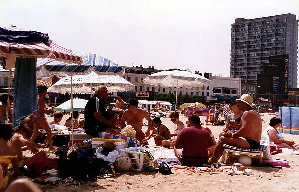 Britain Places : Margate, Kent. Holidaymakers relaxing on the beach at the seaside resort