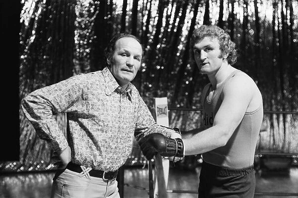 Britains Joe Bugner (Right) pictured with fellow boxer Henry Cooper in America ahead