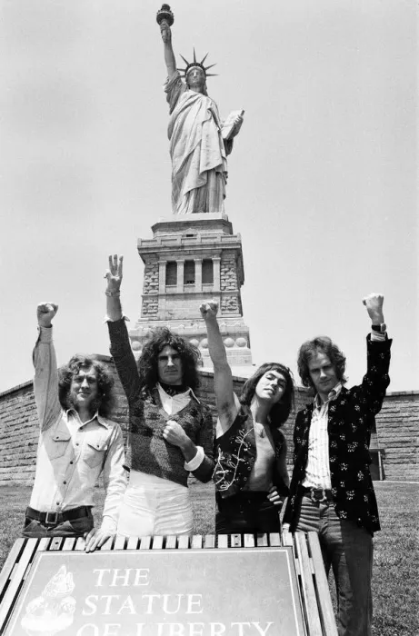 Framed Print : One of Britains top pop groups Slade are pictured on their way to visit the Statue Framed Print : One of Britains top pop groups Slade are pictured on their way to visit the Statue