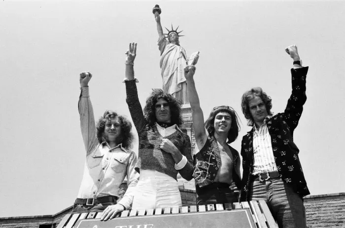 Framed Print : One of Britains top pop groups Slade are pictured on their way to visit the Statue Framed Print : One of Britains top pop groups Slade are pictured on their way to visit the Statue