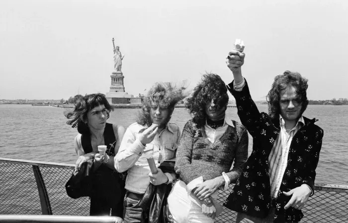 Framed Print : One of Britains top pop groups Slade are pictured on their way to visit the Statue Framed Print : One of Britains top pop groups Slade are pictured on their way to visit the Statue