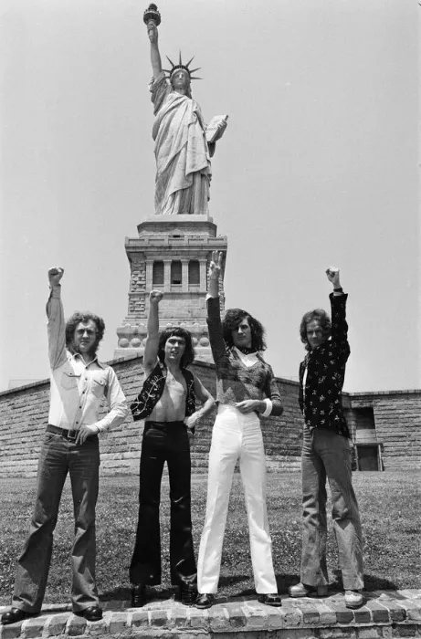 Framed Print : One of Britains top pop groups Slade are pictured on their way to visit the Statue Framed Print : One of Britains top pop groups Slade are pictured on their way to visit the Statue