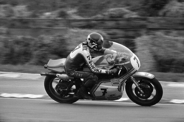 Britiains World Motorcycle racing Champion Barry Sheene at Brands Hatch competing in