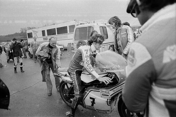 Britiains World Motorcycle racing Champion Barry Sheene at brands hatch competing in