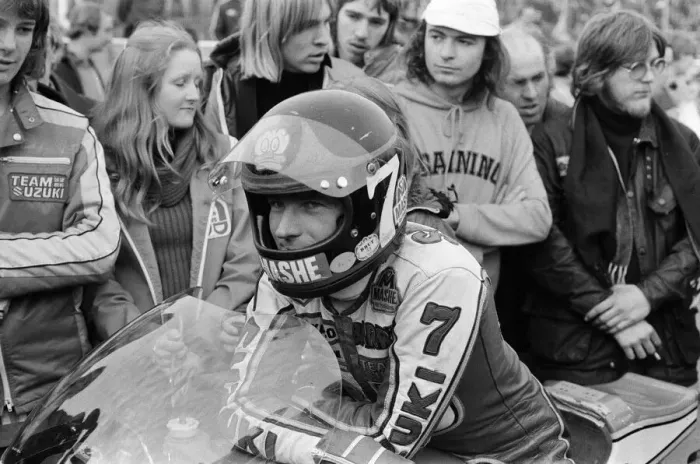 Framed Print : Britiains World Motorcycle racing Champion Barry Sheene at Brands Hatch competing in
