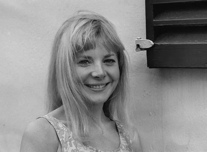 Framed Print : British actress Barbara Ferris who played barmaid Nona Williams in the television Framed Print : British actress Barbara Ferris who played barmaid Nona Williams in the television