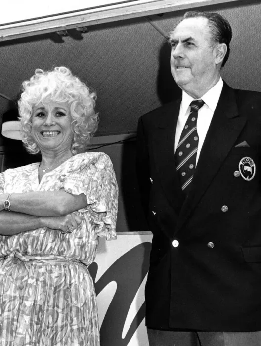 Framed Print : British actress, Barbara Windsor and former motor racing champion Framed Print : British actress, Barbara Windsor and former motor racing champion