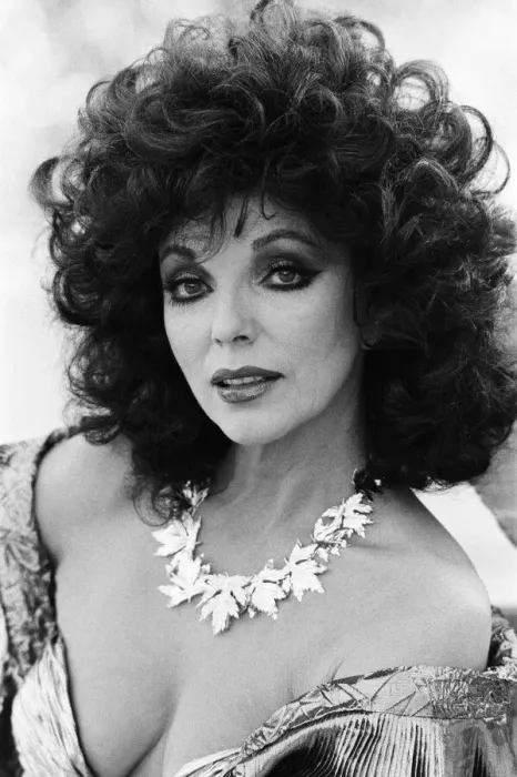 Framed Print : British actress Joan Collins pictured in Los Angeles, California Framed Print : British actress Joan Collins pictured in Los Angeles, California