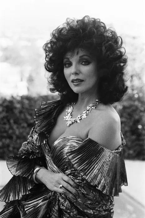Framed Print : British actress Joan Collins pictured in Los Angeles, California Framed Print : British actress Joan Collins pictured in Los Angeles, California