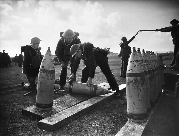 British Army artillery training in the handling of artillery shells during Second World