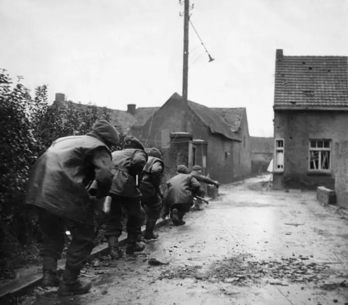 Framed Print : British army counter booby trap patrol soldiers moves off after a mortar bomb fell into