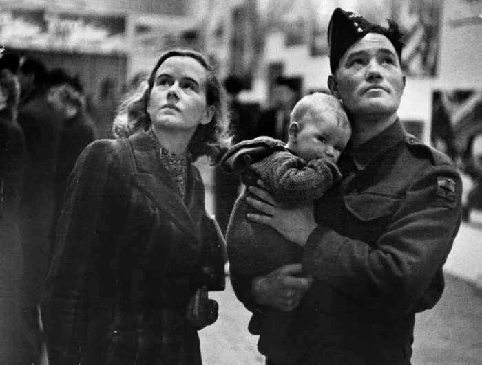 Framed Print : British army gunner Fish and his wife study an exhibit at the Daily Mirror Exhibition of Framed Print : British army gunner Fish and his wife study an exhibit at the Daily Mirror Exhibition of