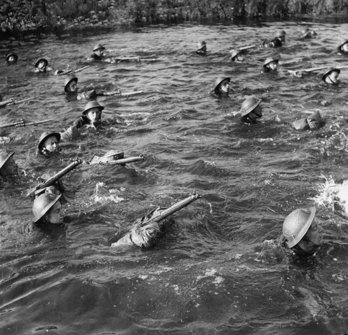 Framed Print : British Army infantry in training exercises to keep a high level of fitness