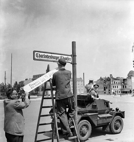 British Army soldiers on patrol in West Berlin. D3381