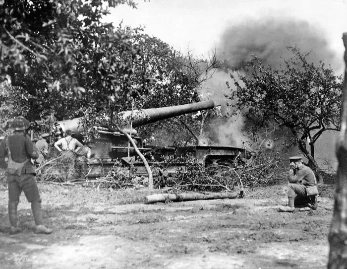 Framed Print : British artillery bombard enemy positions 1916 during the advance on the Western Framed Print : British artillery bombard enemy positions 1916 during the advance on the Western
