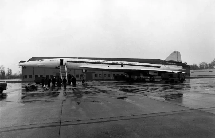 Framed Print : The British assembled Concorde 002 arrived at Heathrow Airport after completing a 45 Framed Print : The British assembled Concorde 002 arrived at Heathrow Airport after completing a 45
