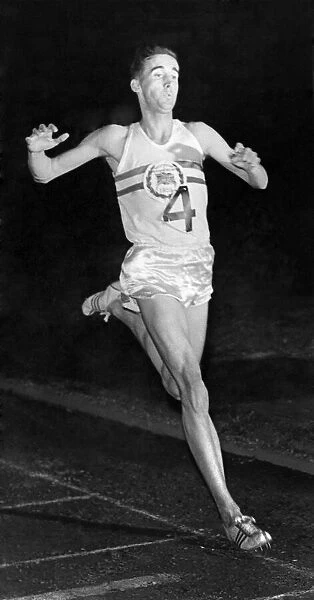 British Athletes in action. Gordon Pirie, the Brilliant 5, 000 and 10, 000 metres runner