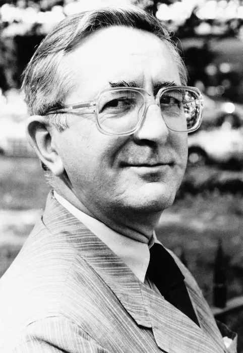 Framed Print : British author, writer and historian Len Deighton. 5th October 1982 Framed Print : British author, writer and historian Len Deighton. 5th October 1982