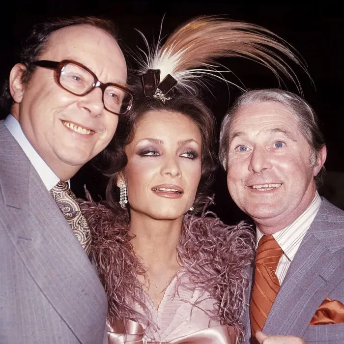 Framed Print : British comedy duo Ernie Wise and Eric Morecambe pose with Kate O Mara Framed Print : British comedy duo Ernie Wise and Eric Morecambe pose with Kate O Mara
