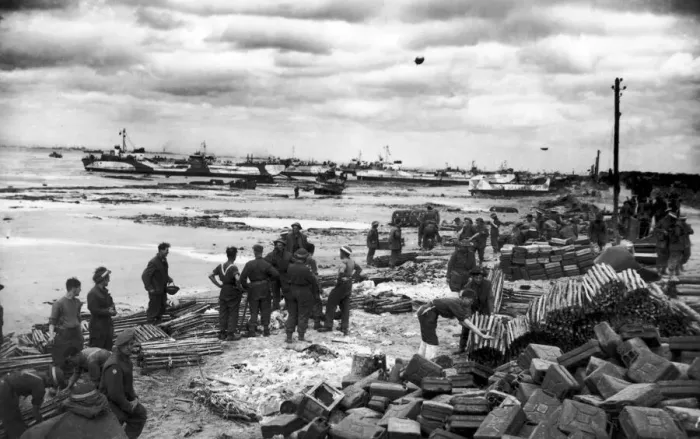 Framed Print : British and Commonwealth troops stand amongst the ammunition boxes