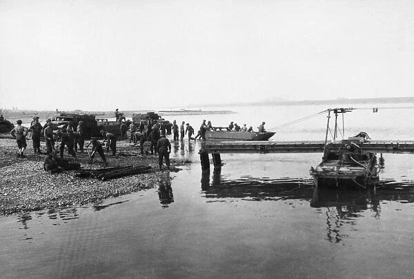 British cross the Rhine. Royal Engineers on the banks of the Rhine launch a pontoon