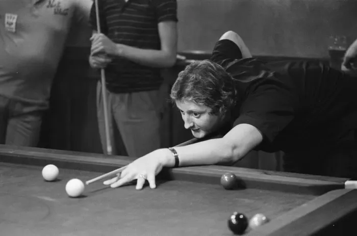 Framed Print : British dart player Eric Bristow pictured at the pub, enjoying a game of snooker Framed Print : British dart player Eric Bristow pictured at the pub, enjoying a game of snooker