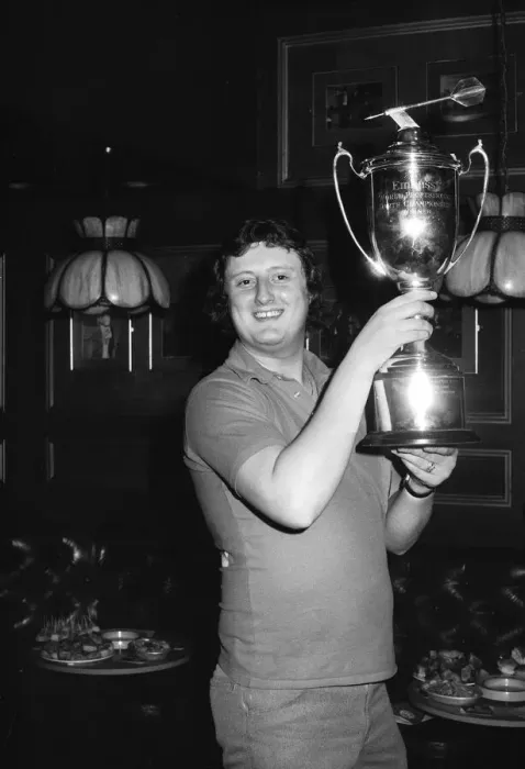 Framed Print : British darts player Eric Bristow celebrates his victory over John Lowe in the Final of Framed Print : British darts player Eric Bristow celebrates his victory over John Lowe in the Final of