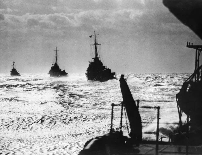 Framed Print : British destroyers at sea. Destroyers silhouetted against the skyline