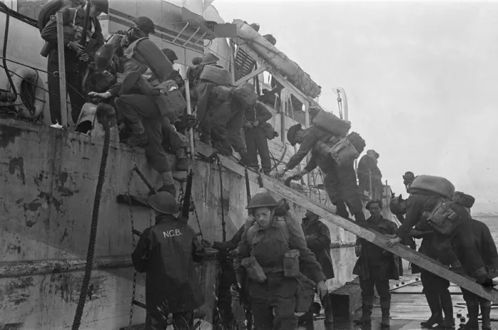 Framed Print : British re enforcement land on Gold beach for the big push into the Normandy town of Caen Framed Print : British re enforcement land on Gold beach for the big push into the Normandy town of Caen