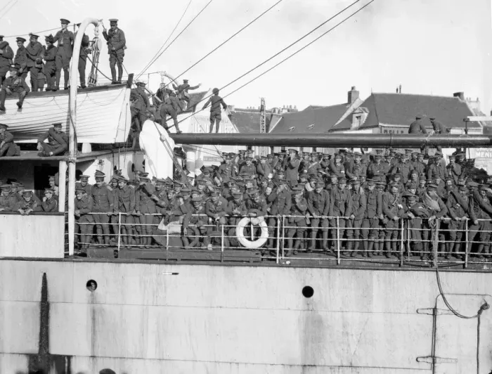 Framed Print : Part of the British Expeditionary Force seen here arriving at Le Havre Framed Print : Part of the British Expeditionary Force seen here arriving at Le Havre