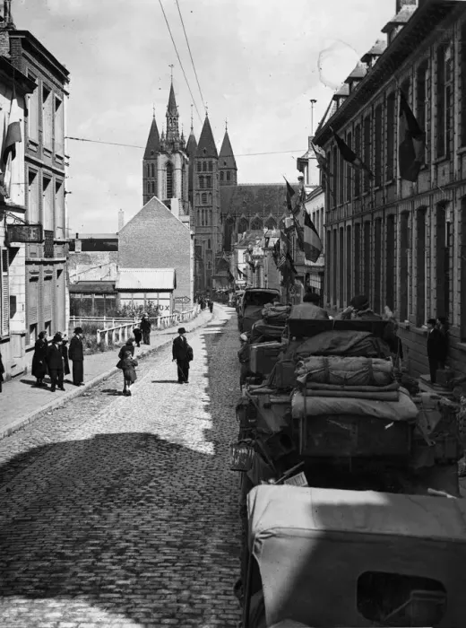 Framed Print : British forces enter Brussels. Greeting first tanks of armour. September 1944 Framed Print : British forces enter Brussels. Greeting first tanks of armour. September 1944