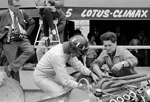 British Grand Prix, Silvertone-Graham Hill in the pits July 1965