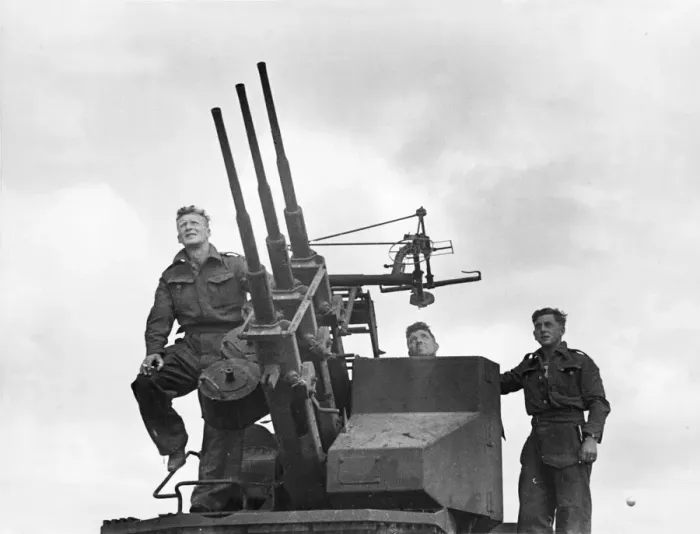 Framed Print : British Home front soldiers crew keeping an eye on enemy aircraft Framed Print : British Home front soldiers crew keeping an eye on enemy aircraft