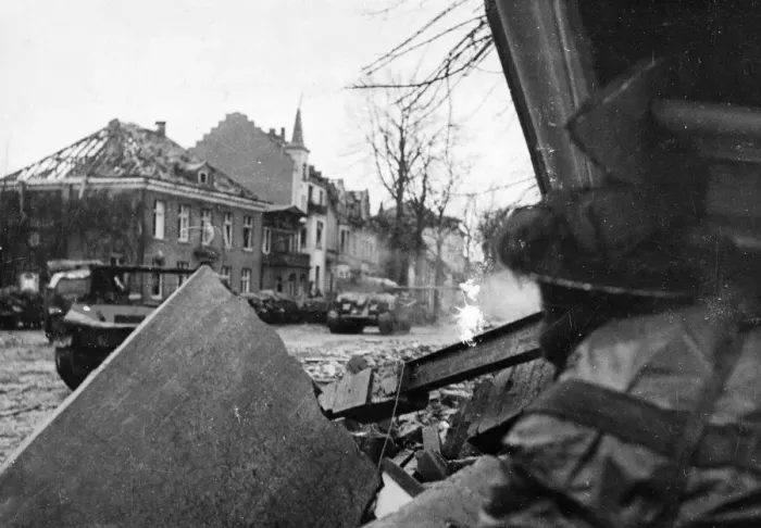Framed Print : A British infantryman takes cover under the ruins of a building in Kleve