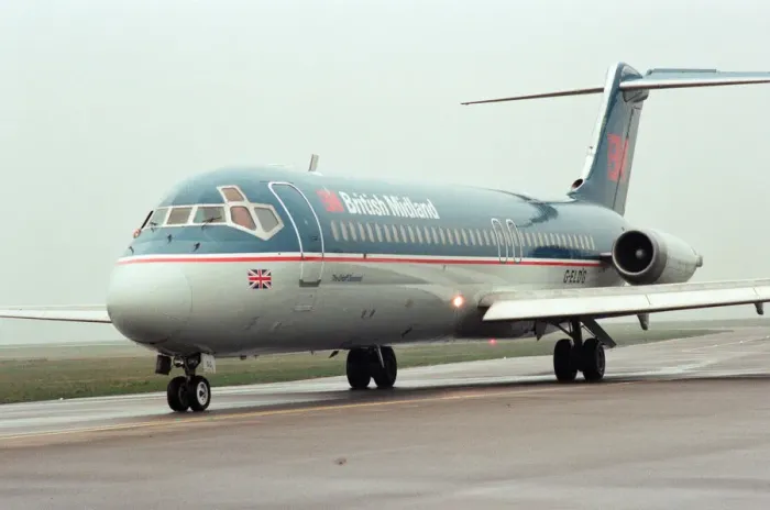 Framed Print : British Midland operated a comemerative flight to Teesside Airport to mark its last DC9 Framed Print : British Midland operated a comemerative flight to Teesside Airport to mark its last DC9
