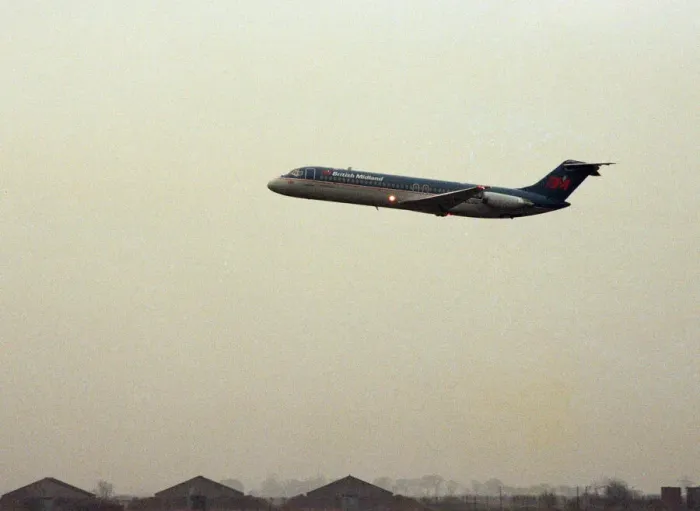 Framed Print : British Midland operated a comemerative flight to Teesside Airport to mark its last DC9 Framed Print : British Midland operated a comemerative flight to Teesside Airport to mark its last DC9